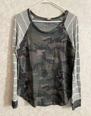 7th Ray women's medium long sleeve camouflage top