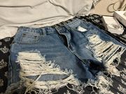 PETITE DISTRESSED JEAN SHORT