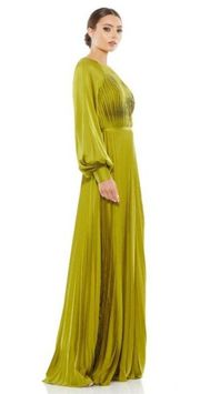 MAC DUGGAL Pleated Long Sleeve Satin A-Line Gown in Apple Green Size US 2 NWT