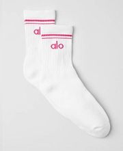 NWT SOLD OUT Alo yoga unisex half crew throwback socks S pink summer crush/white