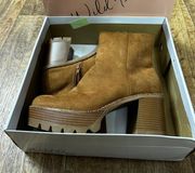 Womens Brown 1-1/2" Platform Margoee Toe Stacked Heel Booties 10