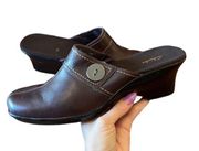 671-CLARKS Brown Leather Clogs
