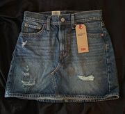 Levi’s deconstructed denim skirt. Size 0, W25