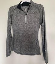 Nike  dri fit woman’s fitted quarter zip sz S