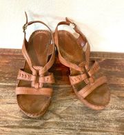 Comfy  sandals in great condition. Sz 7