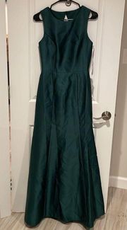 NWT Bella bridal sateen twill Hunter green gown size 6R