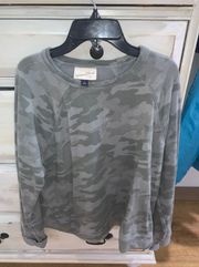 Universal Thread camo sweat shirt 