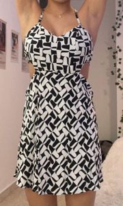 Valija black and white dress