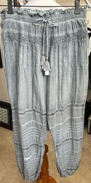 Young Fabulous & Broke. Boho hippie joggers w/elastic waist and tie. Size Small.