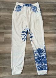 NWT size medium tie-dye joggers with pockets, inseam is 27