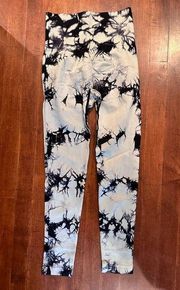 Amazon NWOT- gray/black tie dye scrunch leggings