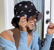 NWT AO X FABFITFUN REVERSIBLE BUCKET HAT 