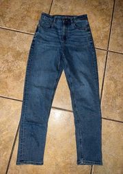 American Eagle  Mom Jeans Size 4