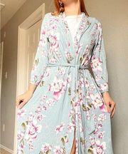 Boutique NWT Floral Maternity Robe