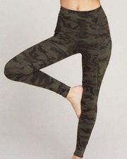 Strut This Camo high  rise crop pant