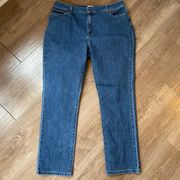 L.L. Bean Classic Fit jeans medium wash denim Straight Leg women’s size 18 REG