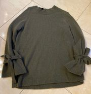 Pullover Sweater Size Medium Green