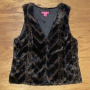 Betsey Johnson Women Brown Faux Fur sleeveless Vest Size Large Pre-Owned