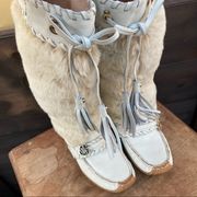 SALE Incredible vintage  moccasin boots faux fur y2k white tassel