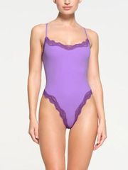 SKIMS Fits Everybody Lace Cami Bodysuit in Ultra Violet Tonal Size Medium