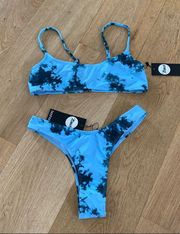 Boohoo Ink Print Crop Top Style Bikini in Blue Size US2