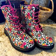 BETSY JOHNSON NWOB FLORAL COMBAT 🌸BOOTS💐