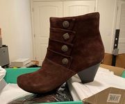 NEW! Dansko Suede brown ankle boots size 8.5