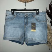 Natural Reflections Women’s Stretch Denim Shorts Light wash 4” Inseam NWT Sz 12