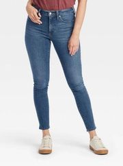 Universal Thread Women’s High Rise Skinny Crop Jeans Size 4