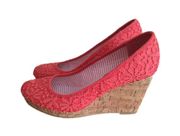 Covington wedge heel shoes size 7.5 pink embroidered embossed textile