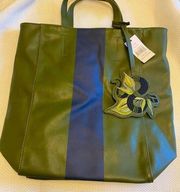 NWT Saks fifth avenue, green tote with racing stripe and snake motif charm