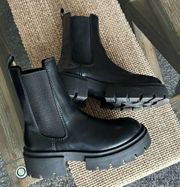 Black  Chunky Chelsea Boots / Size 10