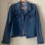 Cropped jean jacket with buttons