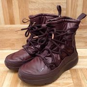 NIKE “Tanjun” High Rise Women’s Boots Lightweight in Burgundy Crush Size 5