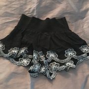 Juniors LA Hearts embroidered shorts. Small, EUC