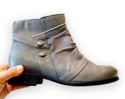 Miz Mooz New York Sallie Gray Button Ankle Boot Women’s 40 Wide Boots New In Box