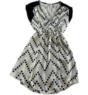 Lush Dress Womens X-Small White Black Chevron Printed V-Neck Short Sleeve Mini