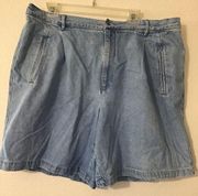 Designer women’s jean shorts. Liz Claiborne size 20.