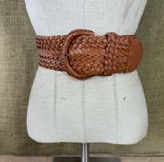 Vintage Women’s Tan Woven Leather Belt And Buckle 0-32 S-M