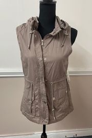 NWT  Essential Topper Vest in Cinder