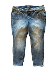 Torrid Boyfriend Cut Jeans Size 16XS 202087 Whiskered Blue Denim Short 16 Womens
