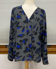 Evereve Peyton Jensen Gray Royal Blue Aimee Leopard 1/2 Zip Pullover Blouse M