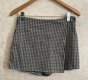 SO juniors size 11 black / white mini skort