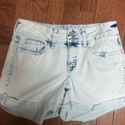 So brand light washed raw hem denim shorts. Low rise. Favorite Midi. NOTE Size 7