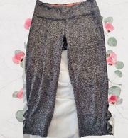 Woman’s Pro Player capri leggings/Yoga
Gray Size Large Like New