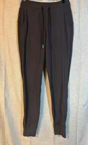 joggers good condition size 6