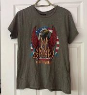 def leppard Rocks the Americas the relaxed tee Size Medium