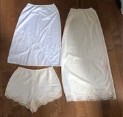 Vintage slips bundle of 3
What a great find of old vintage slips & shorts.