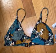 NWT!! Volcom Nothing Bud Love V Neck Bikini Top Size Small