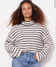 Evereve Stay Cozi Sweater in Black and White Stripe- size M